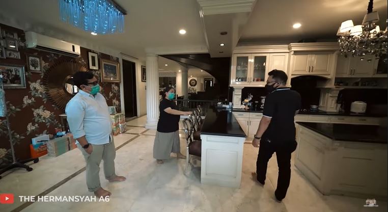 Masih direnovasi, ini 9 potret terbaru kondisi 'Istana Cinere' Ashanty