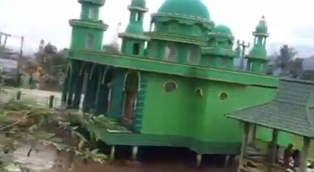 7 Potret masjid yang dibangun Nita Thalia, ada di 3 kota