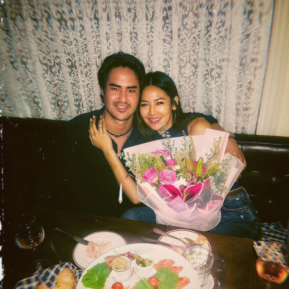 12 Potret mantan ratu kecantikan bareng pasangan, Artika Sari so sweet