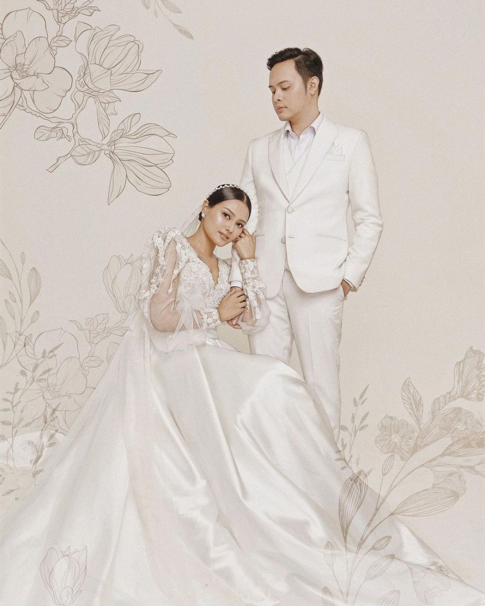 12 Potret mantan ratu kecantikan bareng pasangan, Artika Sari so sweet