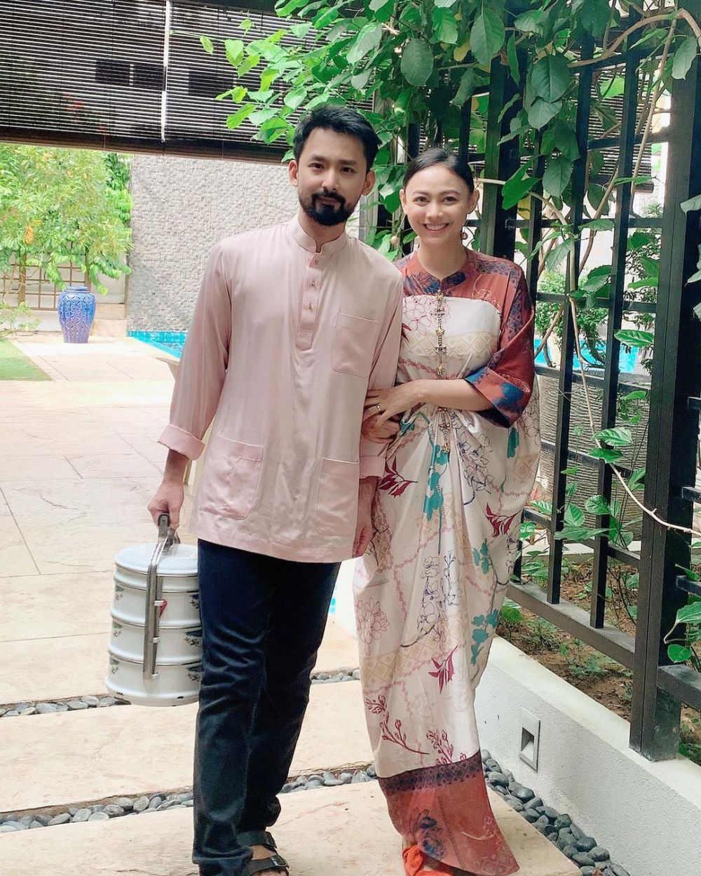 12 Potret mantan ratu kecantikan bareng pasangan, Artika Sari so sweet