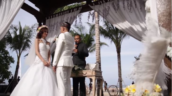11 Potret lawas pernikahan Sarwendah dan Ruben Onsu, digelar outdoor