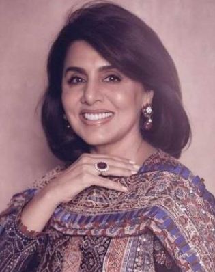 11 Potret Neetu Kapoor awet muda di usia 63 tahun, cantiknya alami