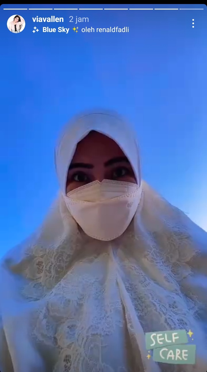 Momen 9 seleb salat Idul Adha 2021 di rumah, penuh kehangatan