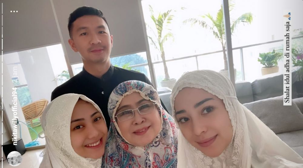 Momen 9 seleb salat Idul Adha 2021 di rumah, penuh kehangatan