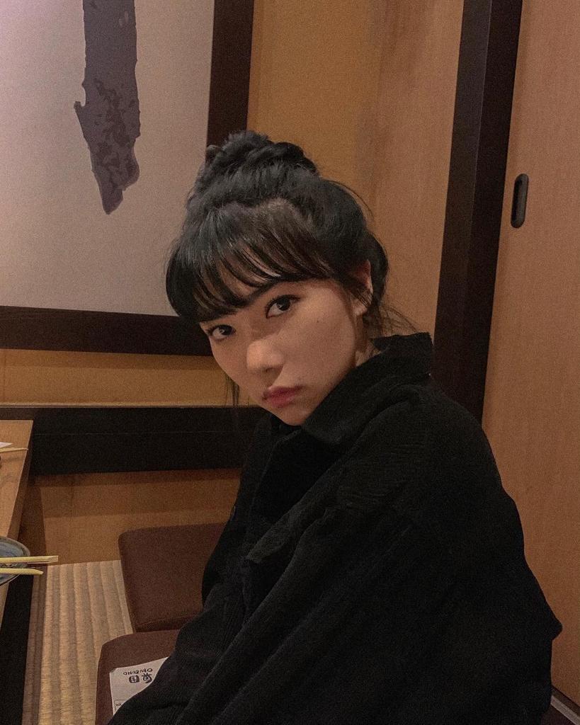 Gaya 11 penyanyi dengan rambut high bun, Ayu Ting Ting bak idol Korea