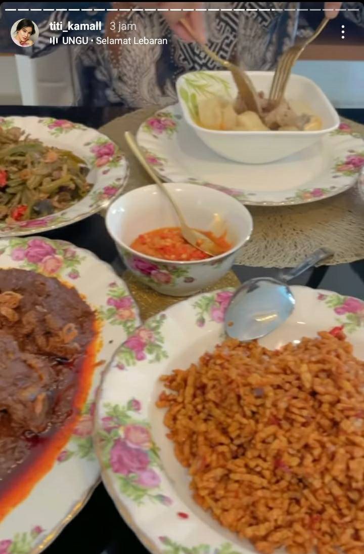 Menu makanan 13 seleb saat Idul Adha, menggugah selera