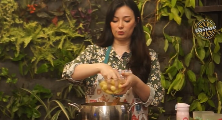 9 Resep masakan ala Asmirandah, cocok disantap bareng keluarga