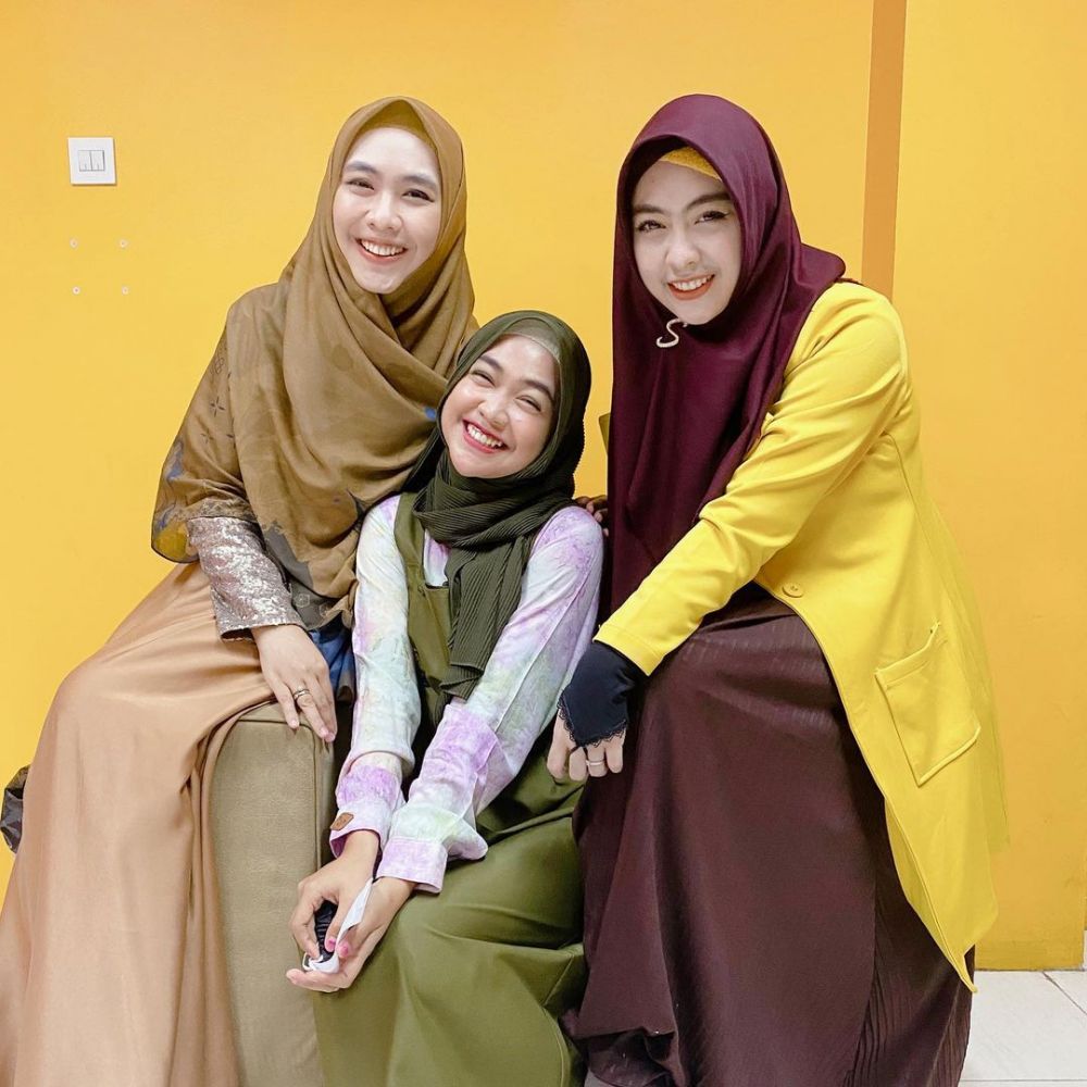 Jarang terekspos, begini potret 9 YouTuber Tanah Air bareng saudaranya