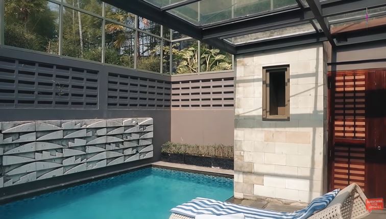 Karyawan positif Covid-19, ini 9 momen Irish Bella dan Ammar ngungsi