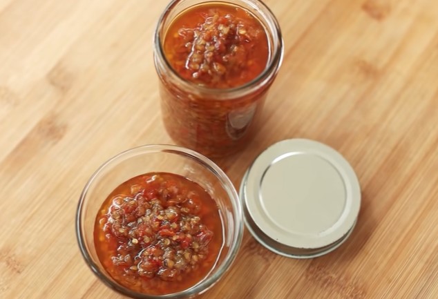 7 Inspirasi sambal ala chef Devina Hermawan, bikin tambah nasi