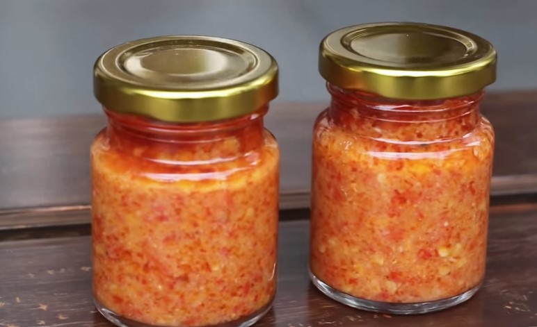 7 Inspirasi sambal ala chef Devina Hermawan, bikin tambah nasi