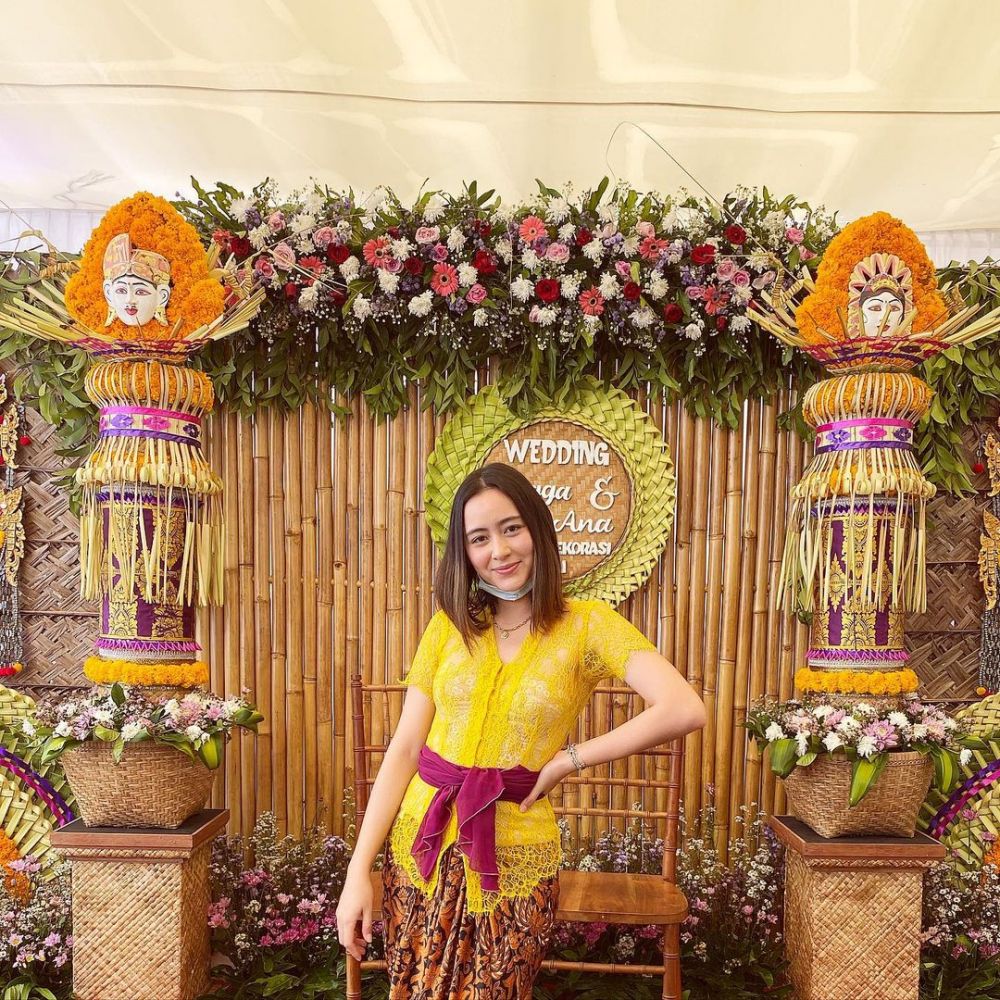 Pesona 9 seleb blasteran pakai baju adat Bali, Luna Maya menawan