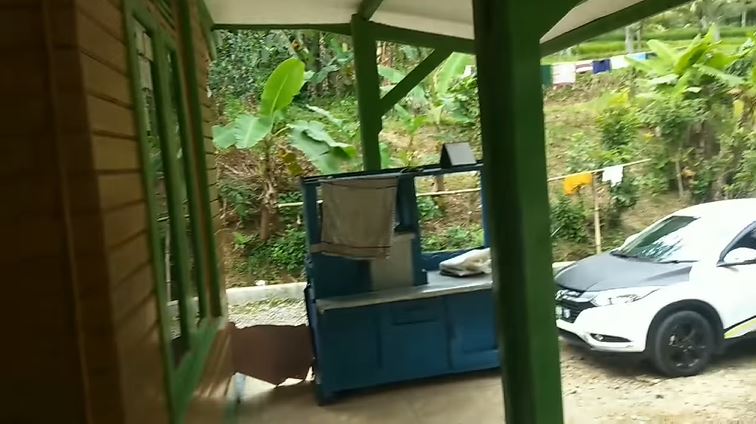 7 Potret warung mi ayam Lesty Kejora dulu hingga kini, selalu ramai