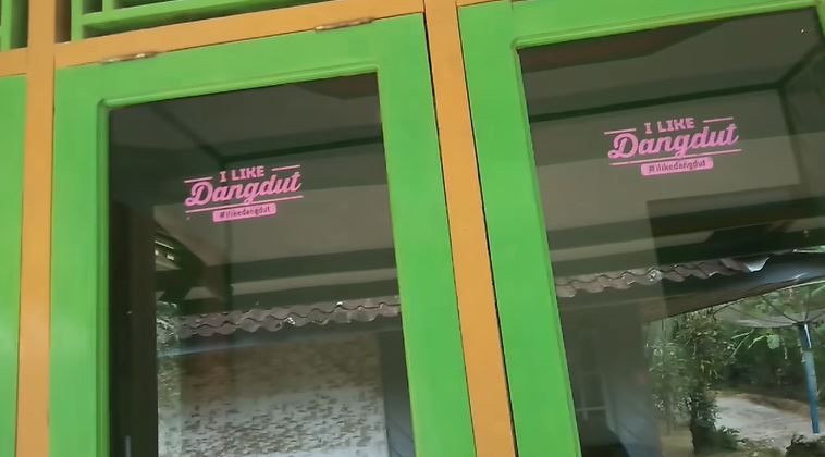 7 Potret warung mi ayam Lesty Kejora dulu hingga kini, selalu ramai