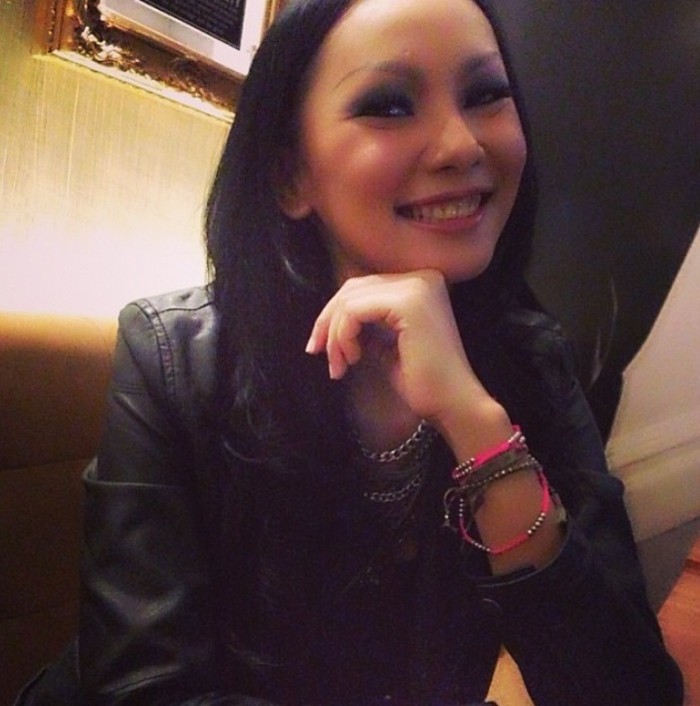 9 Pesona Kalina Ocktaranny bermakeup tebal, bikin pangling