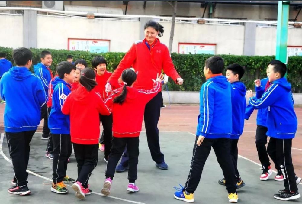 9 Potret Zhang Ziyu, gadis remaja 14 tahun setinggi 2,26 meter