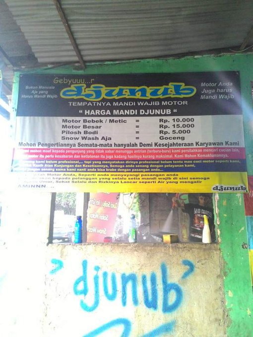 13 Ide promosi di spanduk usaha ini malah bikin mikir keras