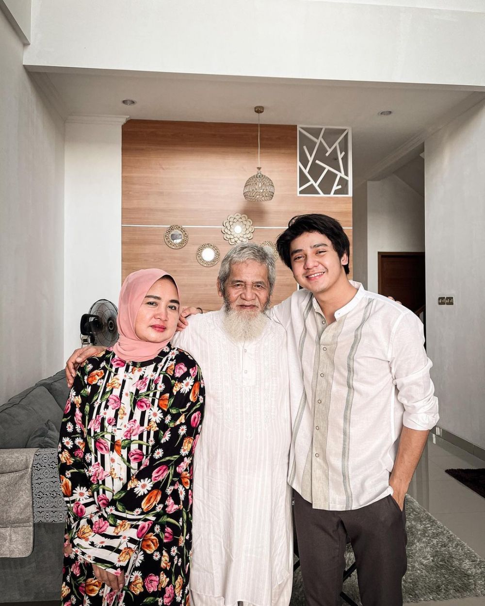 7 Potret Arbani Yasiz bareng sang ayah, penuh kenangan