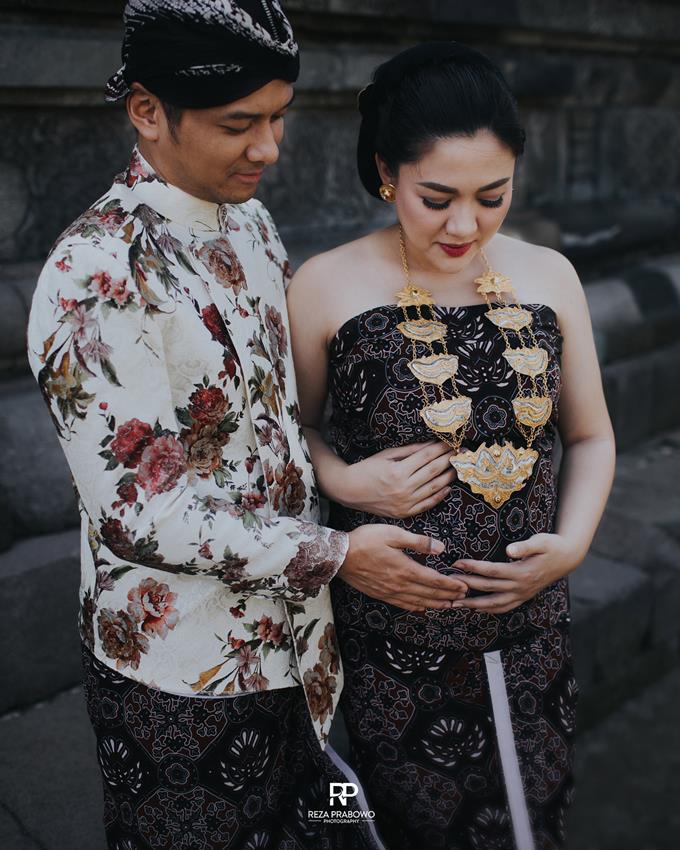 Gaya maternity 7 seleb bertema tradisional Jawa, auranya terpancar