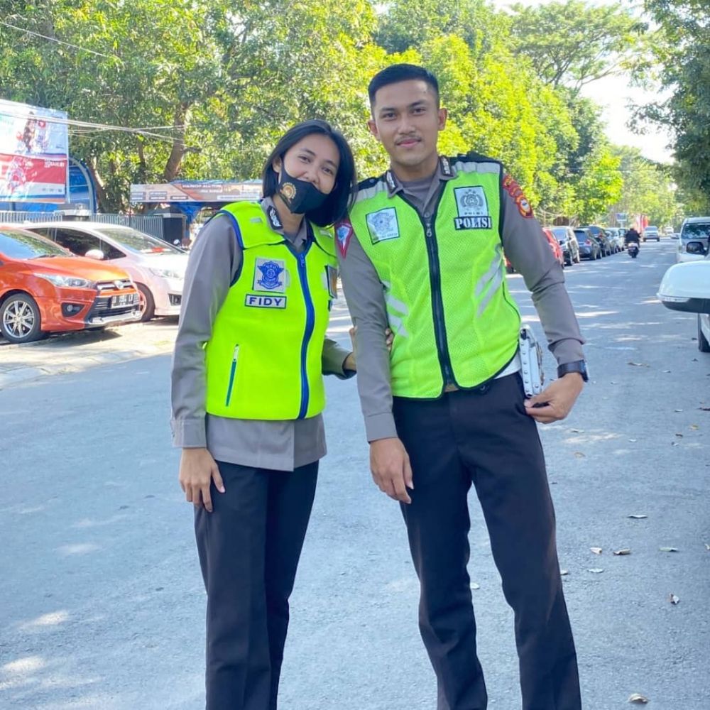 Sering tugas bareng, kebersamaan pasangan polisi ini bikin baper