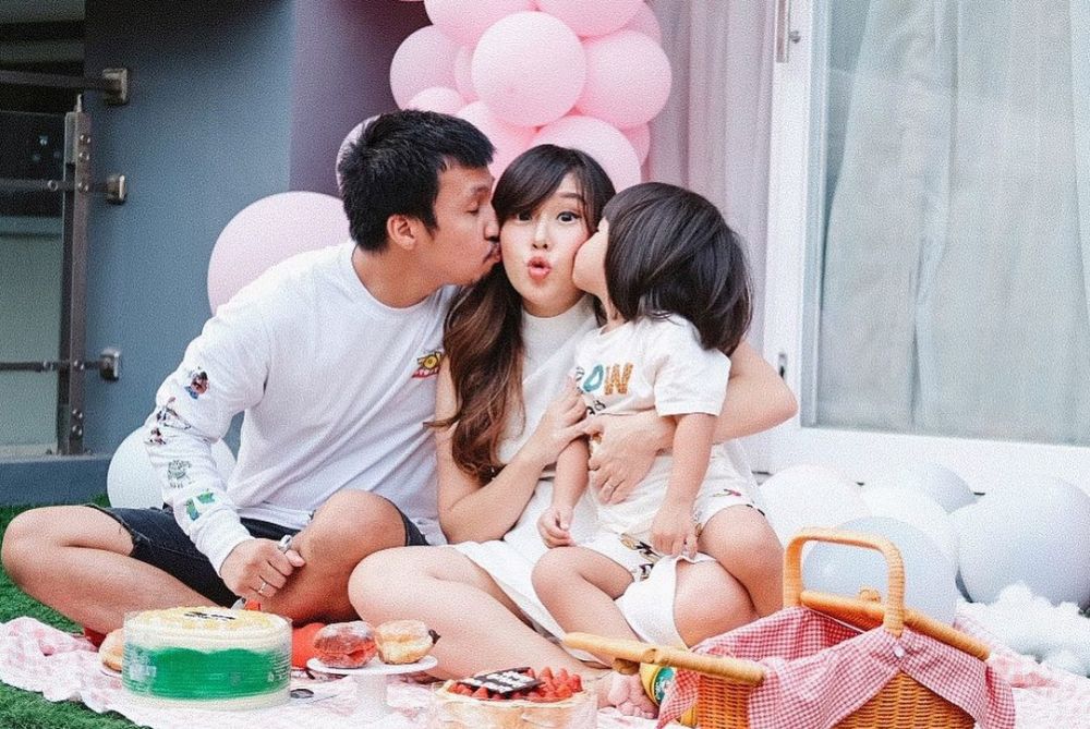 7 Momen ulang tahun Cherly eks Cherrybelle, berkonsep piknik di rumah