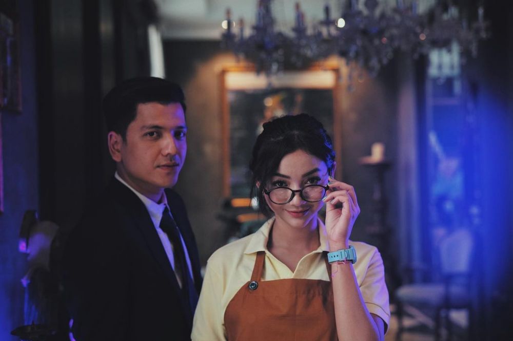 11 Potret mesra Glenca Chysara dan Rendi Jhon jadi model video klip