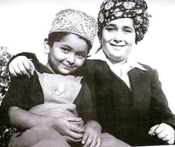 Potret masa kecil 7 seleb keluarga kapoor, Karisma curi perhatian