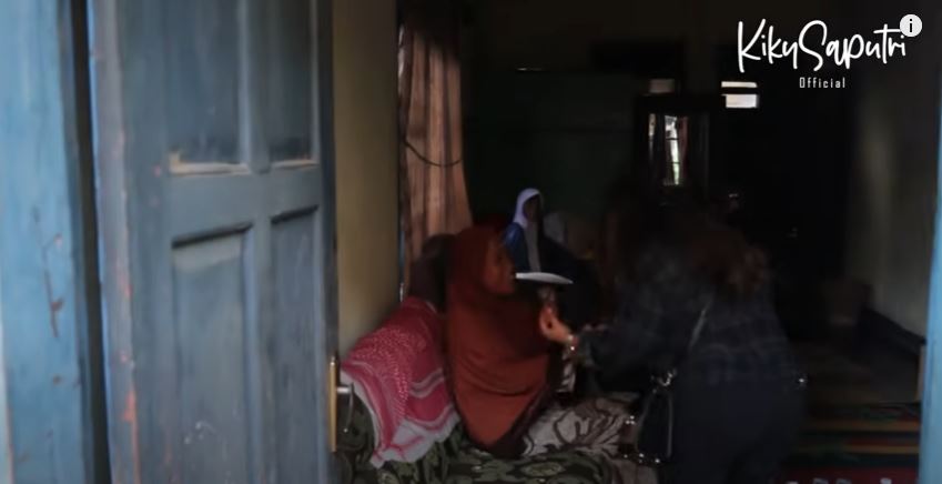 9 Potret rumah orang tua Kiky Saputri di Garut, masuk gang sempit