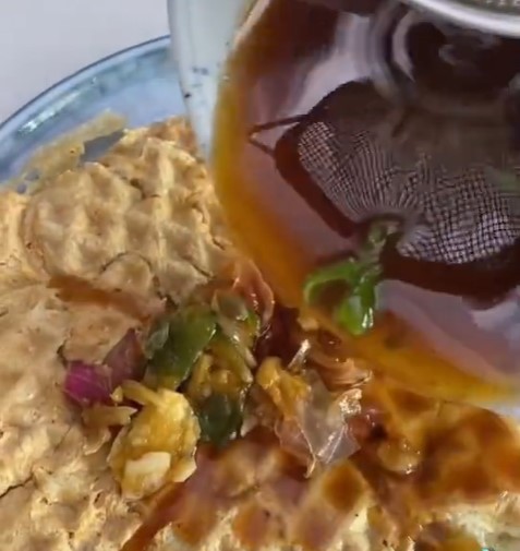 7 Kreasi waffle viral ini antimainstream, ada dari nasi Padang