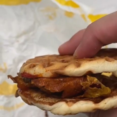 7 Kreasi waffle viral ini antimainstream, ada dari nasi Padang