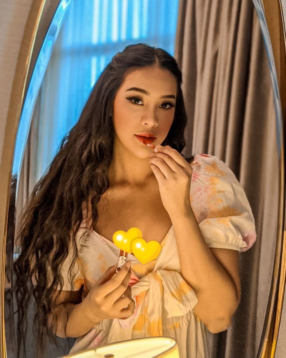 Biasa tampil natural, ini 9 potret Anya Geraldine bermakeup tebal