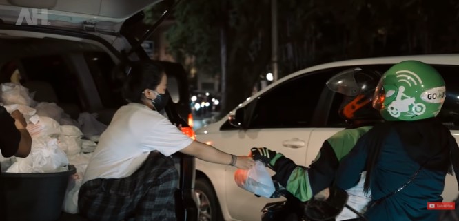 9 Momen Atta-Aurel masak 200 ekor ayam dalam satu wajan, heboh banget 