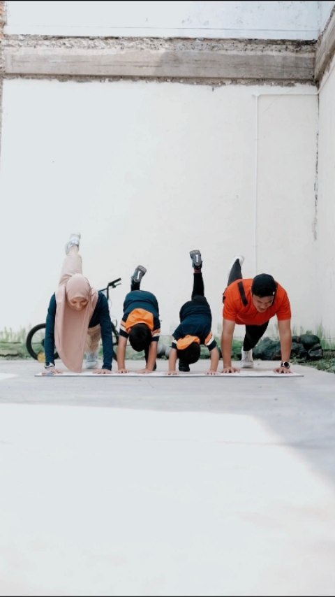 Momen 9 pesinetron 2000-an olahraga bareng anak, seru abis