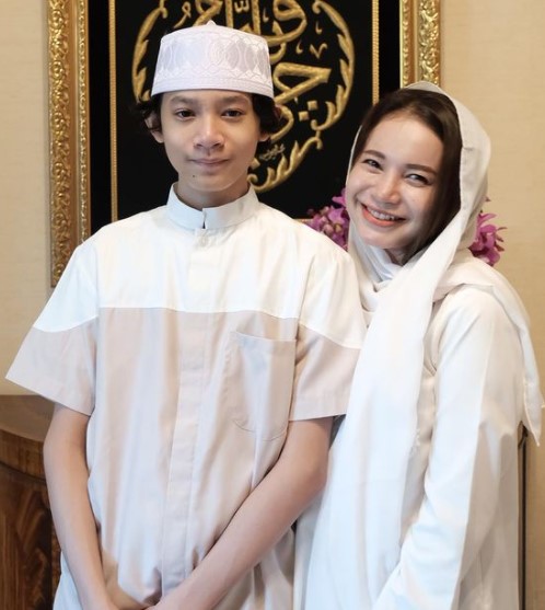 11 Potret kebersamaan Rossa dan putranya, bak kakak-adik