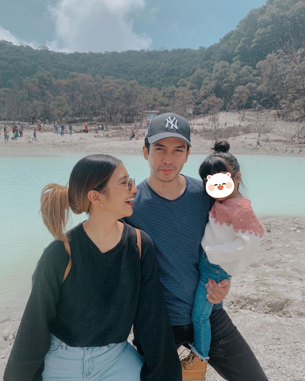 Tak banyak yang tahu, 11 seleb ini menikah dengan teman sekolah