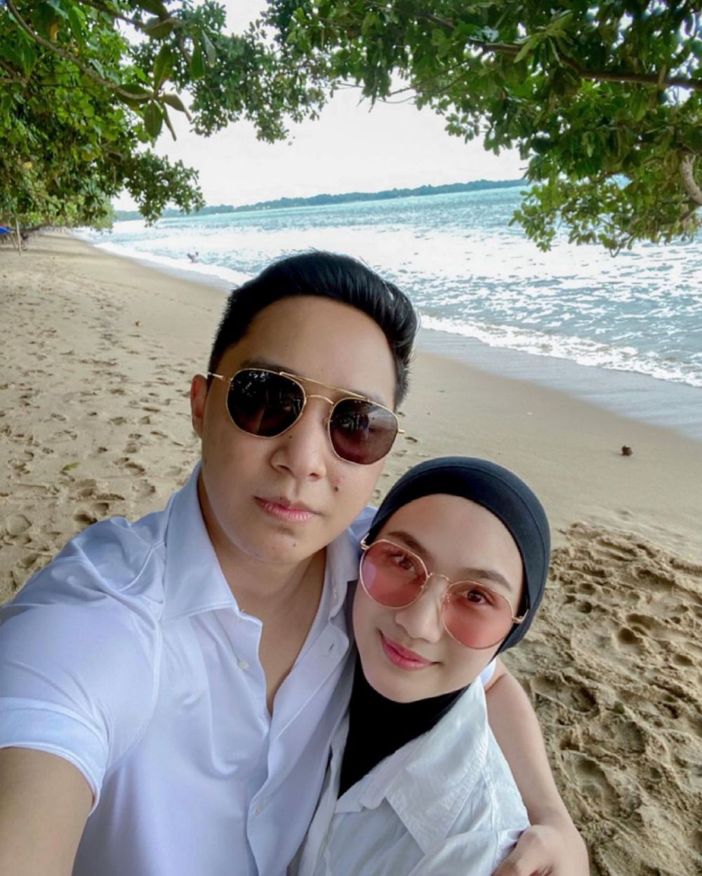 Tak banyak yang tahu, 11 seleb ini menikah dengan teman sekolah