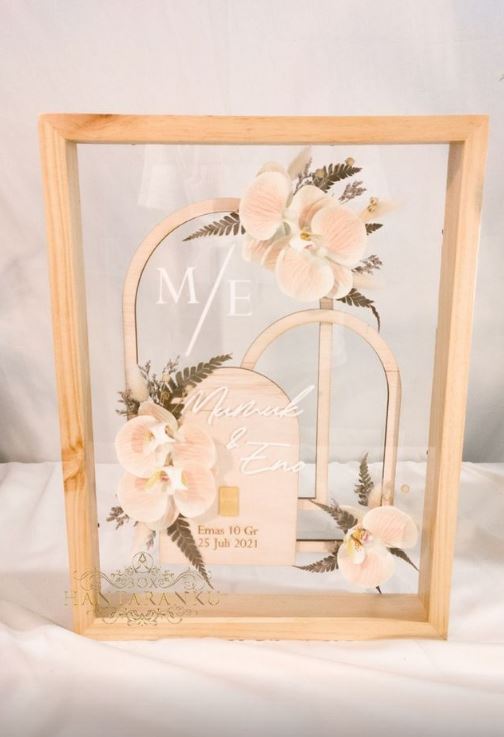 7 Potret detail pernikahan Mumuk Gomez dan Eno, pelaminannya elegan