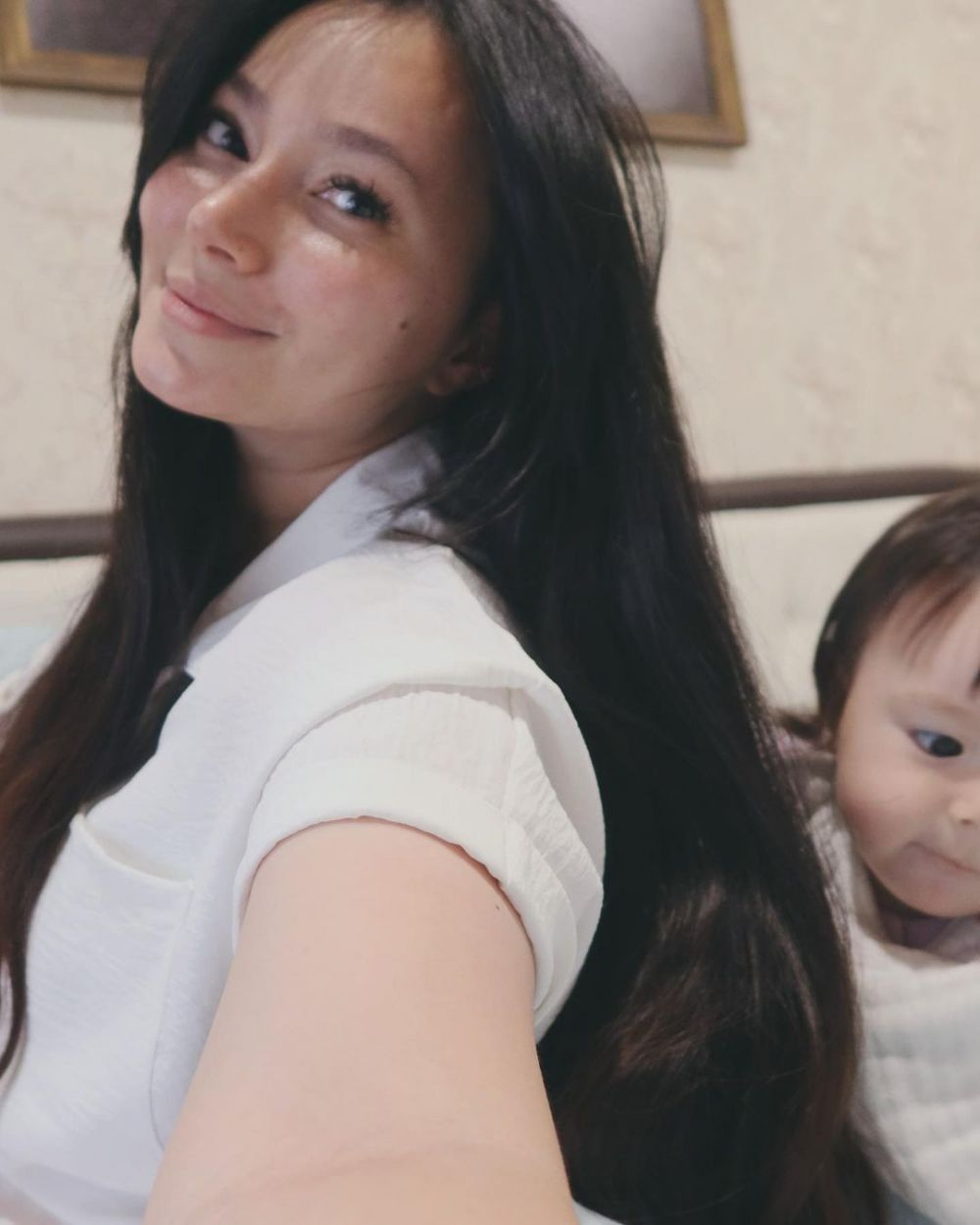 Turun 15 kg, 9 potret Asmirandah usai melahirkan ini tuai pujian