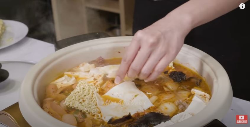 Masakan Korea ala 7 seleb ini bisa jadi teman nonton drama