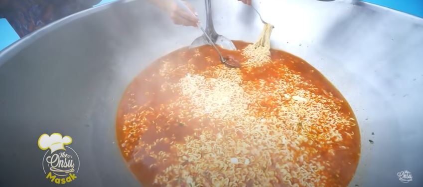 Masakan Korea ala 7 seleb ini bisa jadi teman nonton drama