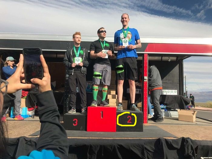 13 Potret ngenes orang berbadan tinggi ini bikin ngangguk setuju