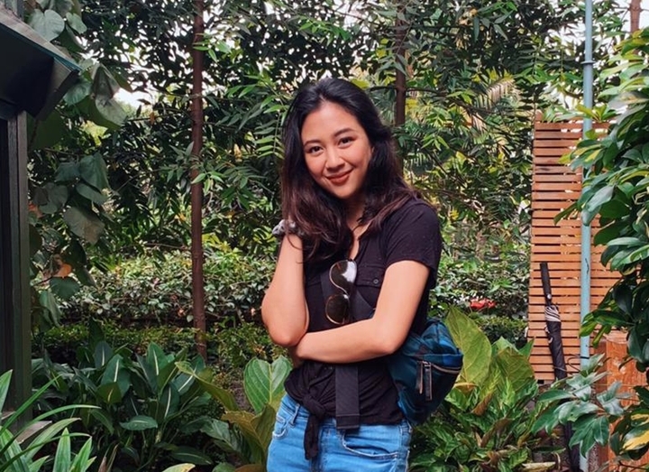 Selain jadi aktivis lingkungan, Sherina Munaf juga “kutu buku" lho