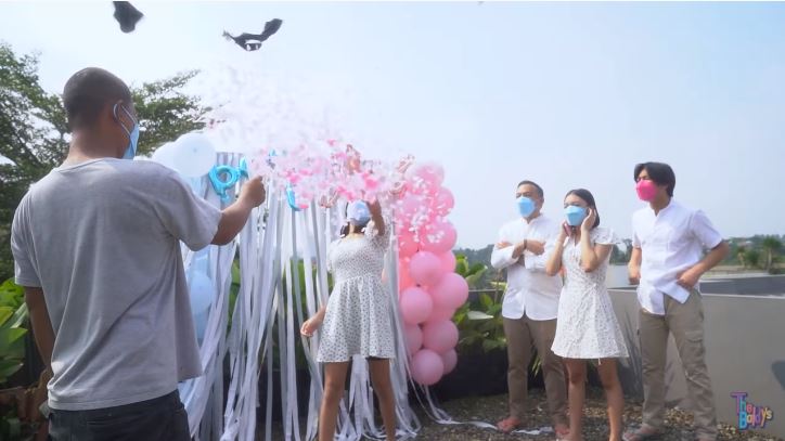 9 Momen Nola B3 umumkan jenis kelamin anak keempat, penuh kejutan