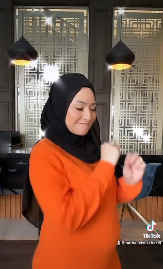 9 Pesona Nathalie Holscher selama masa kehamilan, pamer baby bump