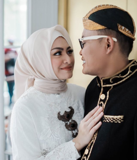 9 Pesona Nathalie Holscher selama masa kehamilan, pamer baby bump