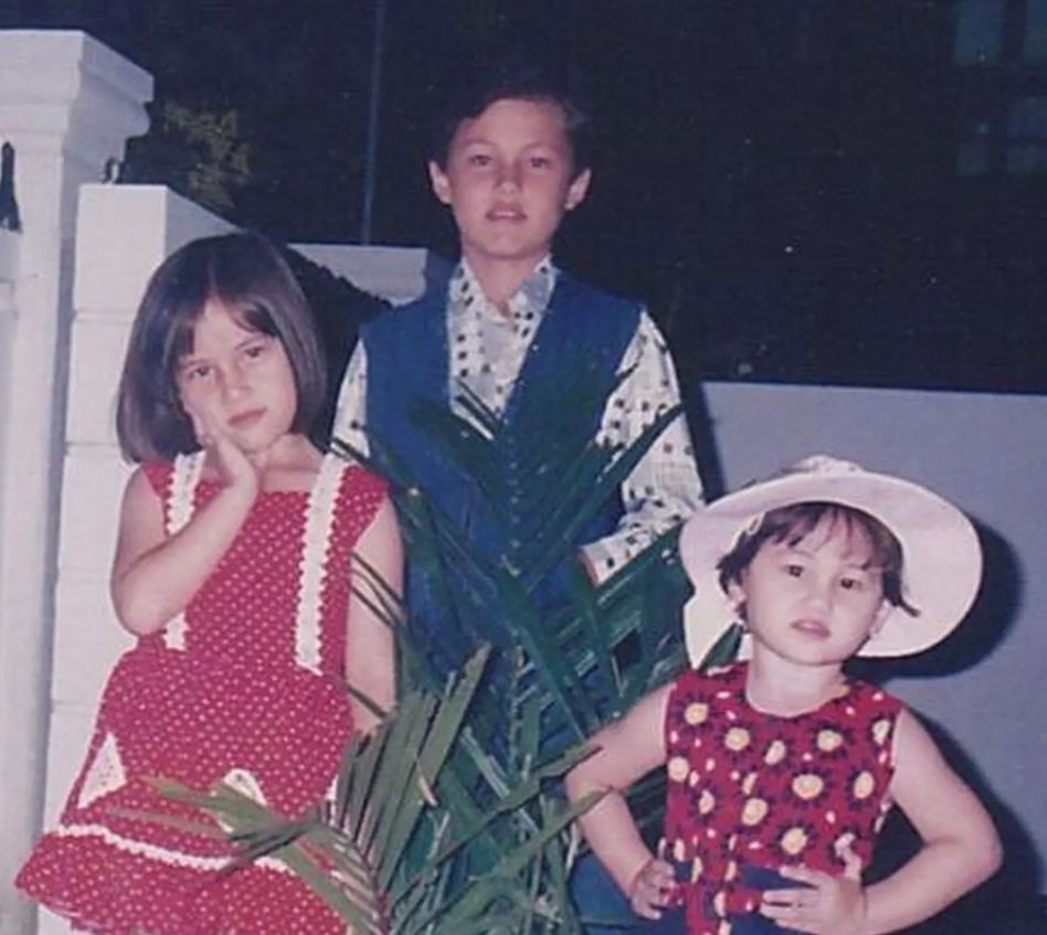 Potret masa kecil 6 seleb anak dosen, Raditya Dika cute abis