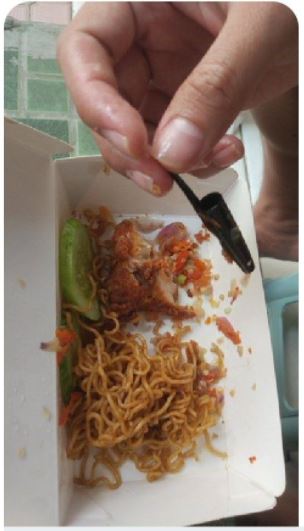 11 Momen lucu beli makanan ini bikin yang lihat ikut gagal paham