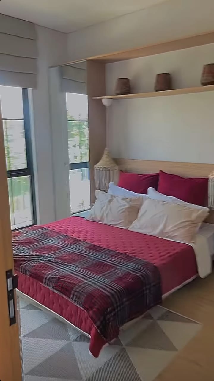 11 Penampakan rumah baru Millen Cyrus, bak villa di Bali