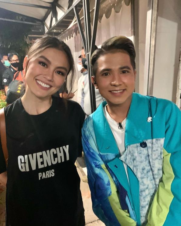 Momen 7 pedangdut bertemu artis idola, Ayu Ting Ting histeris